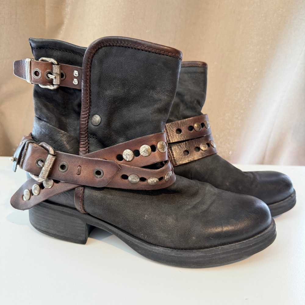Steve Madden Black Leather Studded Moto Boots Brown Buckle Straps Ankle Biker